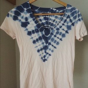 Cute dye shirt! Cute and bright looks great on!!